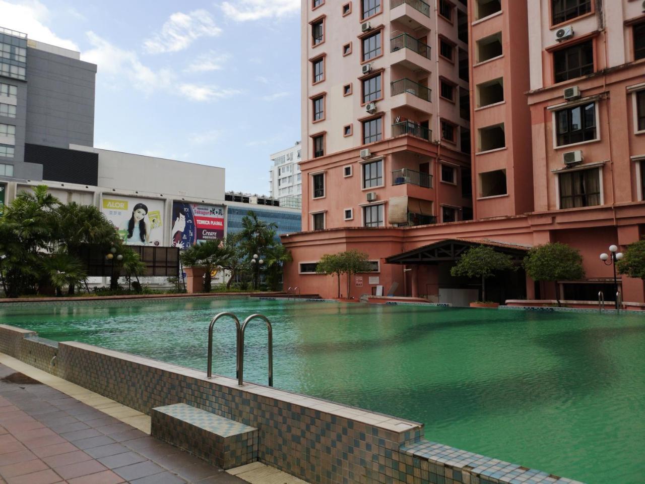 Marina Court Luxury Penthouse Apart otel Kota Kinabalu Dış mekan fotoğraf