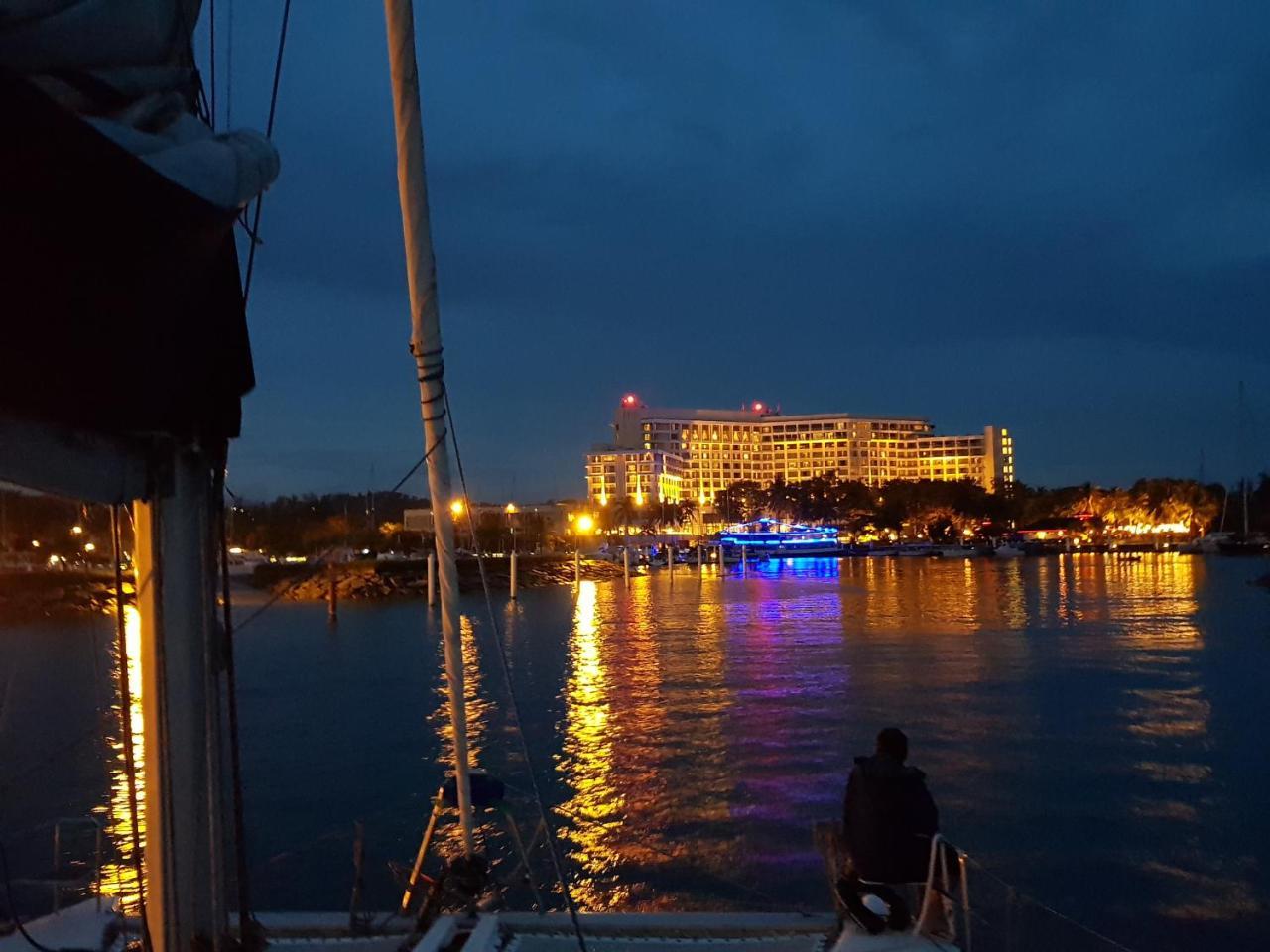 Marina Court Luxury Penthouse Apart otel Kota Kinabalu Dış mekan fotoğraf