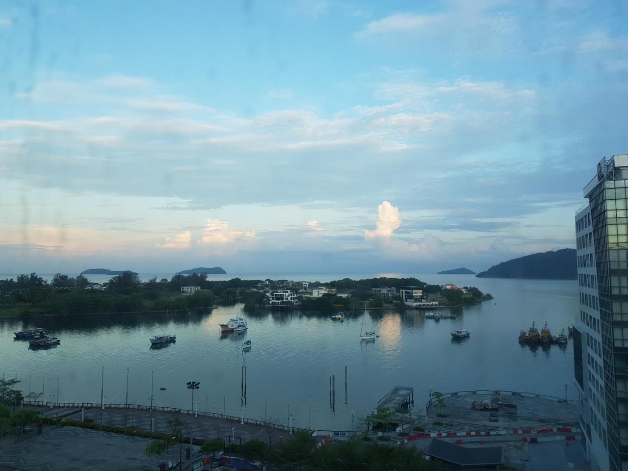 Marina Court Luxury Penthouse Apart otel Kota Kinabalu Dış mekan fotoğraf